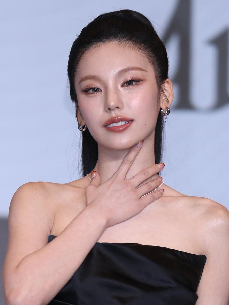 Dkktriogner's tweet photo. Please let me rub my beta cock on your armpits and goon on your superior mommy faceporn yeji 💢 my tiny goonstick cant stop throbbing like a pathetic pencil mnghhh 💢💦🥵🥵 https://t.co/wb82MWgptB