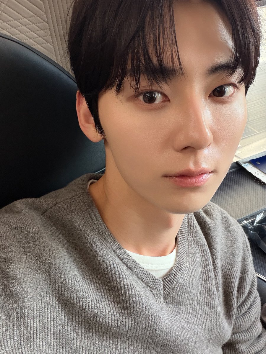 haun0807's tweet photo. 어떻게 사람이 이렇게 생겻지? 미친거같다(p) https://t.co/BgYAy2PVuQ