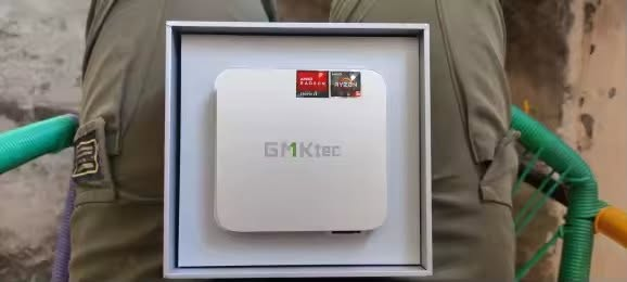 MiniPC_Club's tweet photo. It looks like an old mini PC. In tests, it proves otherwise.

GMKtec NucBox G10 specifications:

- CPU: AMD Ryzen 5 3500U, 4 cores and 8 threads, up to 3.7 GHz
- GPU: Radeon Vega 8, 8 CUs at 1200 MHz
- RAM: 16 GB DDR4-3200 dual-channel, expandable to 64 GB
- Storage: 512 GB SSD and 2x M.2 2280 PCIe Gen3x4 slots
- Video: HDMI 2.1 (4K at 60 Hz), DisplayPort 1.4, and USB-C with video support
- Network: 2.5 GbE Ethernet, WiFi 5, and Bluetooth 5.0
Dimensions: 10.3 × 9.8 × 3.2 cm

Full review:
https://t.co/4fwBouD43i