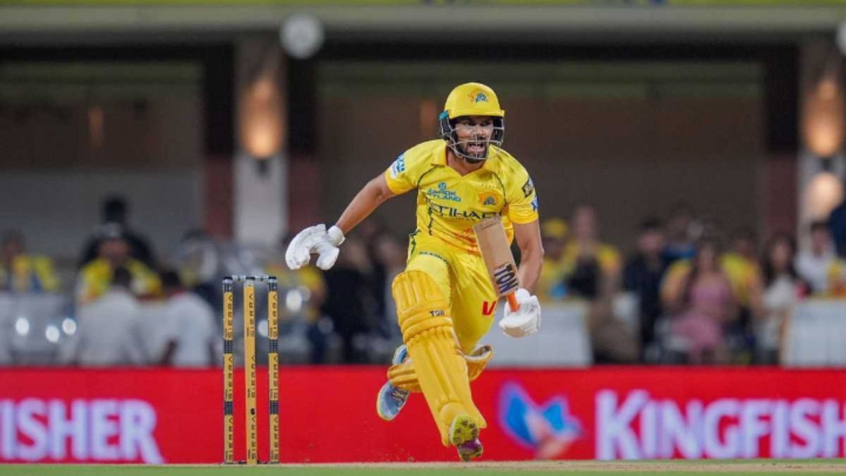 imYaman_18's tweet photo. 🔴 HUNDRED FOR RUTURAJ GAIKWAD 101* RUNS IN 172 BALLS🔥

- Ruturaj Gaikwad smashed hundred against Jharkhand in Ranji trophy. 💛 https://t.co/iHUl9EgcEA