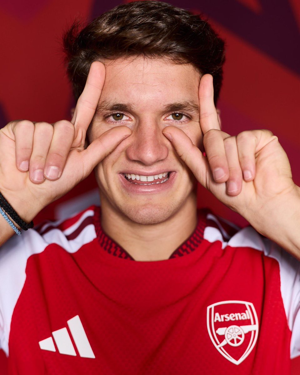 Kenanfage's tweet photo. Ready for UCL❤️🤍💪🏿 https://t.co/yxIuLHO3ng