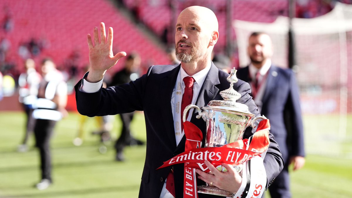 StretfordPaddck's tweet photo. 🚨🗣️ Erik ten Hag on his contract renewal at United after winning the 2024 FA Cup: “I wouldn’t go on with only one year left.

“So I said, ‘I need an extra year and we have to do it together’. They promised me loyalty, they promised me backing, they promised communication, that we get aligned. We spoke about the issues. 

“But the promises, they didn’t keep.”

[@lauriewhitwell] #MUFC