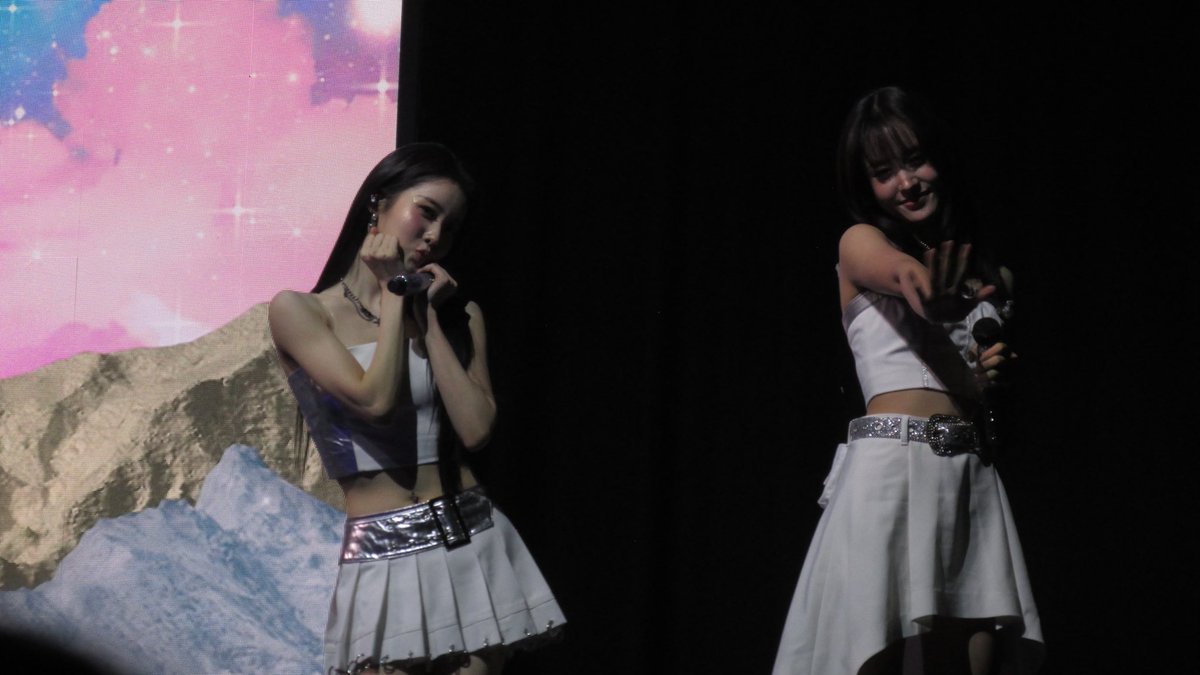 chaeslvr4l's tweet photo. Ok here’s some photos because i couldn’t be bothered putting my watermark on them #STAYC #스테이씨
#STAY_CLOSER
#2026_STAYC_FANCON_TOUR https://t.co/AAKrPHQb0h
