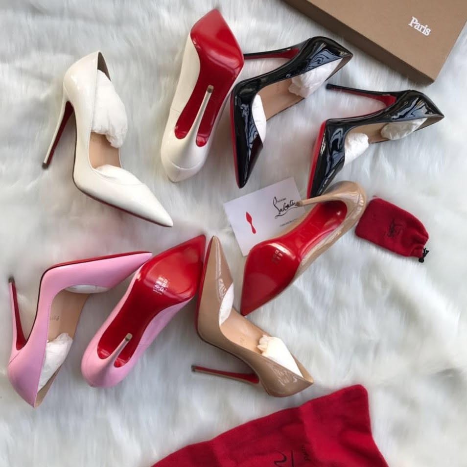 PivertPive85549's tweet photo. Lesquelles choisir ? 😉 

#louboutin #talonshauts #talonsaiguilles https://t.co/LRWZ1qhtnv
