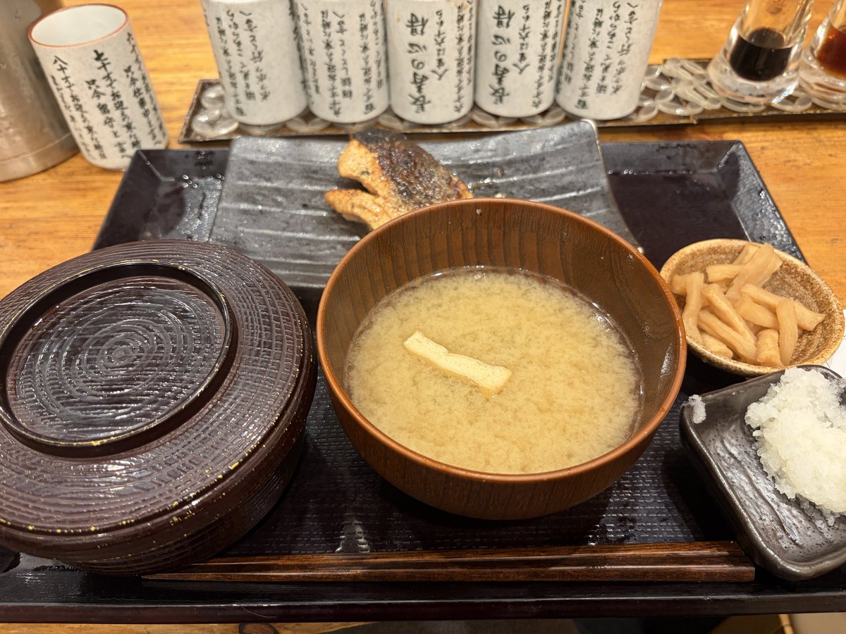 x_73184's tweet photo. 自炊する気力なく結局食べて帰ってて頭悪ぃ、、 https://t.co/HAnui7n41O