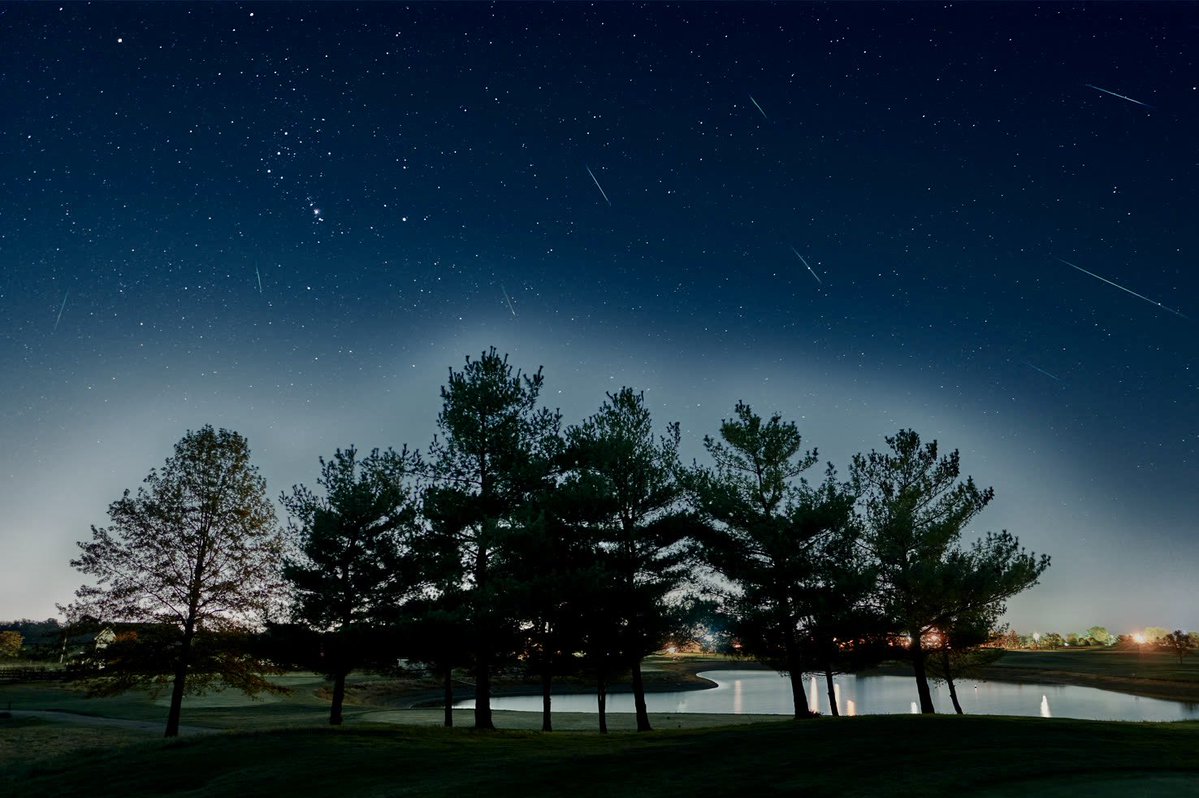 World's tweet photo. TOMORROW NIGHT: look up 🌠
The Orionids peak — pieces of Halley's Comet, burning up at 66 km/s
#️⃣ #Orionids #MeteorShower
📸: Jim Vajda via Wikimedia Commons https://t.co/En2F9IVuWD