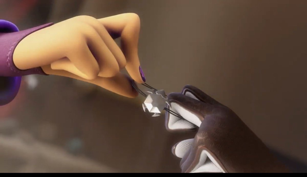chat_noir_dgt's tweet photo. CHRYSALIS Y RENA ROUGE PELEANDO POR EL MIRACULOUS DE LA TORTUGA!!! 🔥🔥🔥

¡Lila ahora sí va por los Miraculous!
#MLBS7Spoilers https://t.co/qtxinh7Itz