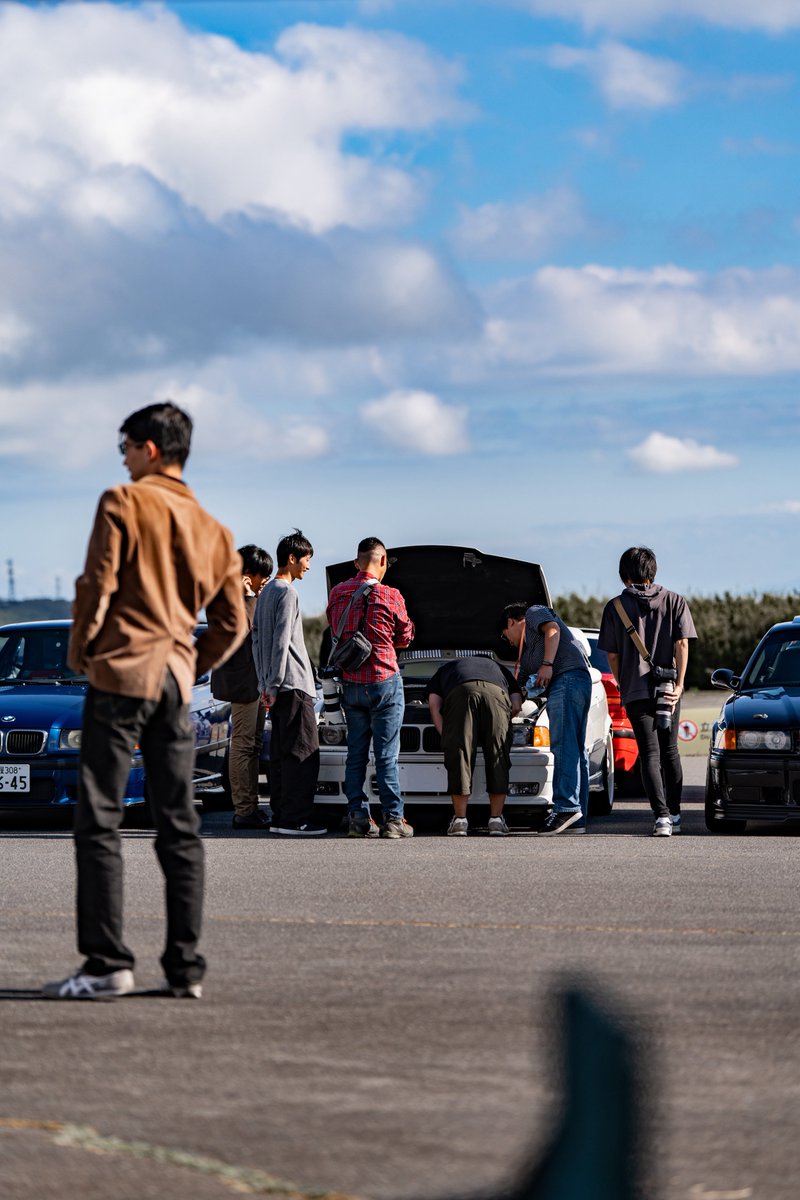 suu_e36's tweet photo. #36MT お疲れ様でした！
流れてくる写真見てたらやっぱり36がいいわぁとしみじみ思っちゃった。
とりあえず好きな36MTの雰囲気写真を何枚か現像してみた！車も勿論良いんだけど、こういう世代を越えて和やかに情報交換ができる場があるのは最高過ぎる✨✨ https://t.co/lqRxQn3PFL