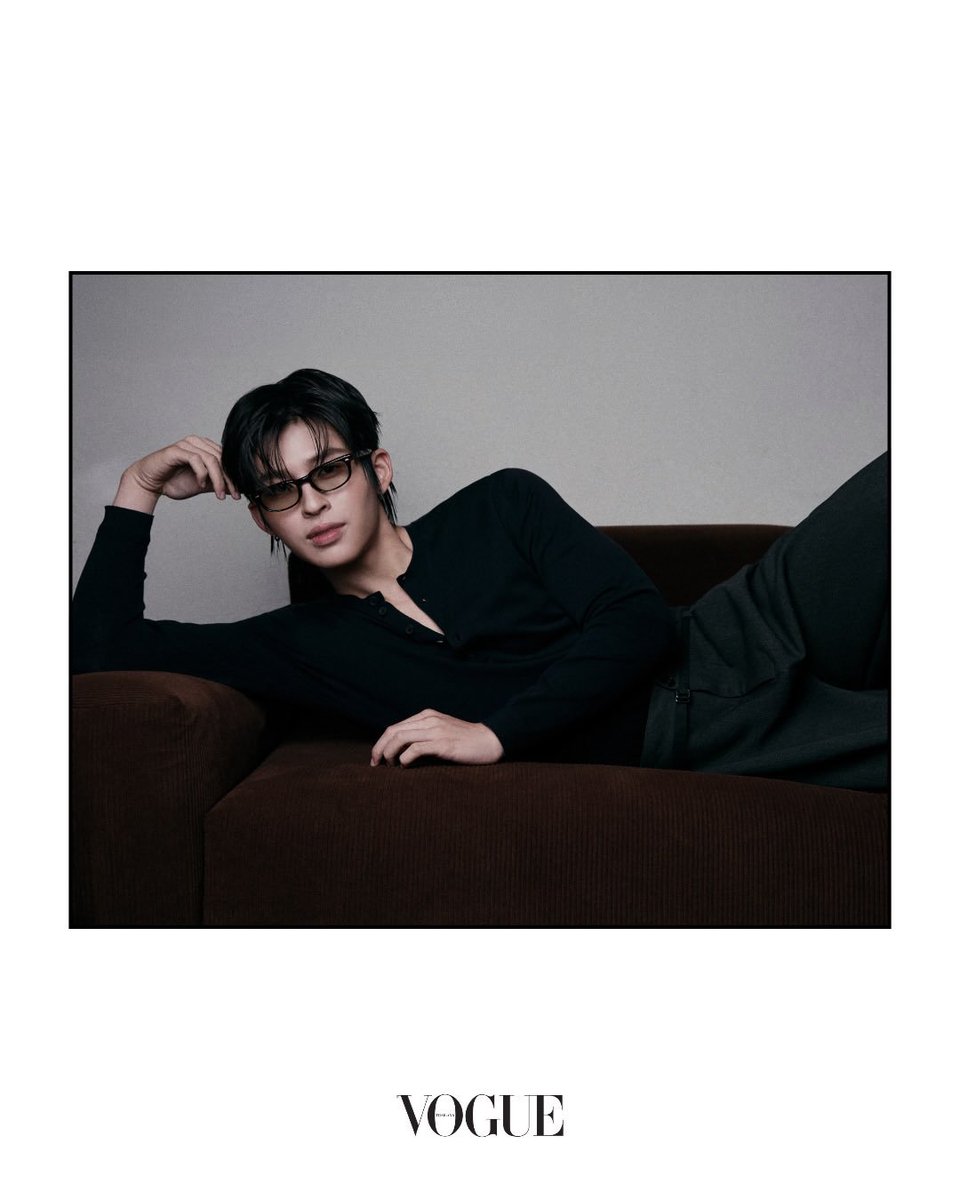 doublepjourney_'s tweet photo. #VogueExclusive เผยไอเท็มชิ้นโปรดที่สะท้อนสไตล์เฉพาะตัวของ “ปอนด์ ณราวิชญ์” กับสองไอเท็มที่ช่วยเติมเต็มลุคให้โดดเด่นในทุกวัน 

📸 IG : voguethailand

🔗 https://t.co/PFQoMZYQWZ

#GENTLEMONSTER 
#tamburins
#ppnaravit @ppnaravit

ทั้งแว่นตา GENTLE MONSTER @_GentleMonster_ New Optical Collection 2026 ดีไซน์เรียบเท่ ทันสมัย จะหยิบมาแมตช์กับ ลุคไหนก็ช่วยเพิ่มความเท่ได้อย่างลงตัว พร้อมด้วยกลิ่นหอมที่ขาดไม่ได้อย่าง O HAND CREAM CHAMO จาก TAMBURINS แฮนด์ครีมกลิ่นโปรดที่ผสานความหอมอบอุ่นของวูดดี้ คาโมมายล์ และมัสก์เข้ากับบรรจุภัณฑ์สีเงินดีไซน์เก๋ เติมเสน่ห์ให้ทุกช่วงเวลา สะท้อนสไตล์ของหนุ่มปอนด์ที่โดดเด่นในแบบเป็นตัวเอง ตั้งแต่ลุคที่เห็นไปจนถึงกลิ่นหอมที่เป็นเอกลักษณ์