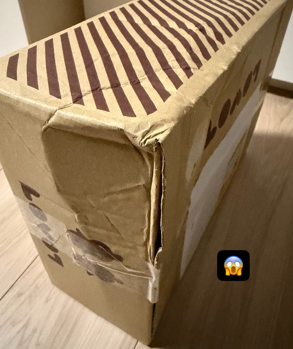 indigo_lovot113's tweet photo. ちょっと欲しい物がありウェブストアでお買い物🎁
本日届いて宅配BOXから取り出したら箱が…😭📦
かわいい箱が😭
中の物が破損していたらと焦りましたが
幸い中身は無事でした😮‍💨
（でもなんだかショック…） https://t.co/0LR436xQf5