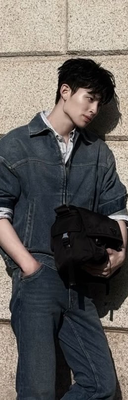 aaimlert's tweet photo. ปอนด์กับแว่นและเสื้อสีฟ้าอะ https://t.co/uPvArTCZvd
