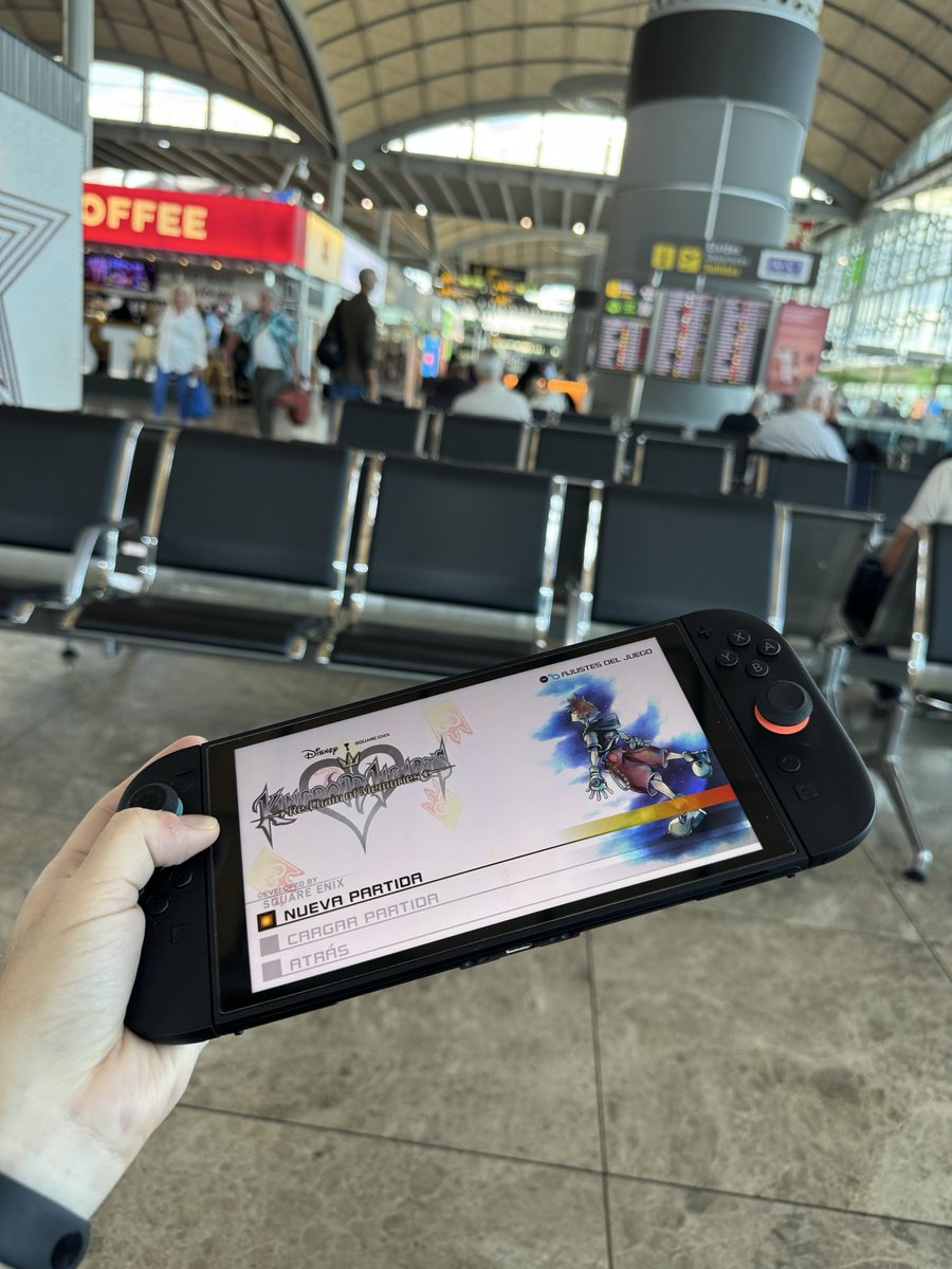 SoyTonyB's tweet photo. Tramo final de Chain y en el aeropuerto. Gente, locura! https://t.co/D3PJVoN3KZ