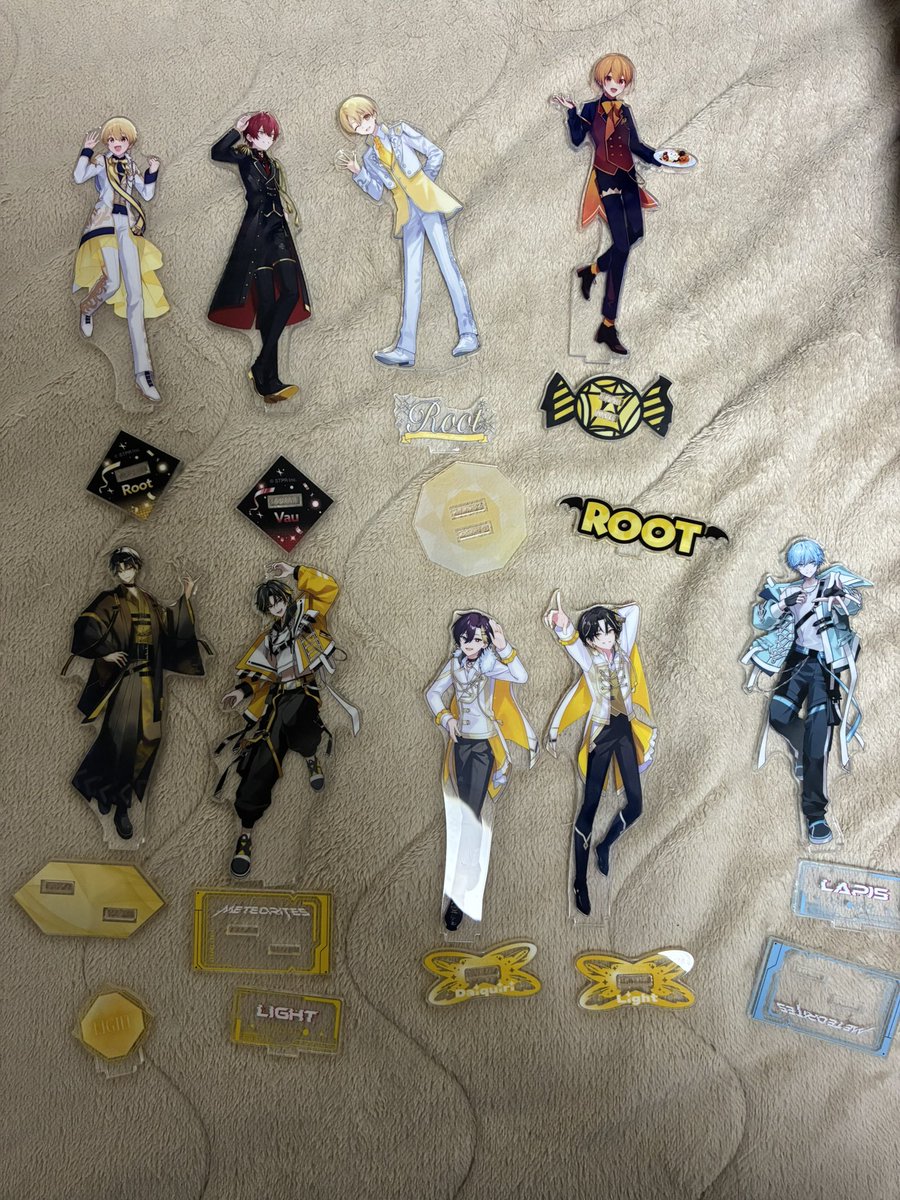 dekomika_'s tweet photo. 【グッズ交換】
譲  画像のもの(リプ欄続き有り)

求 買取

担降りしたため早急にお譲り先探しております。缶バ、カード類0.05~、その他定価の半額~でお譲りできます！！希望額の提示お願いします。

 #すとぷりグッズ譲渡 
 #めておらグッズ譲渡
 #アンプタックグッズ譲渡 https://t.co/gLiwW75bm9