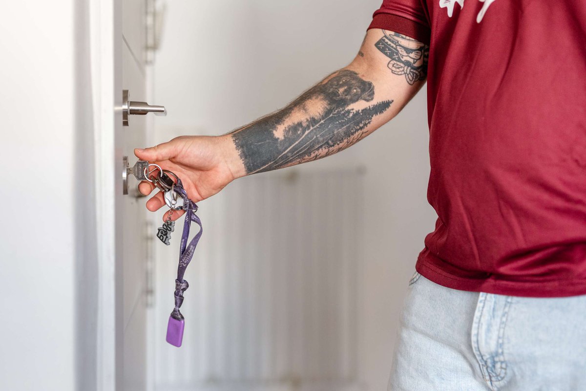 gencat's tweet photo. Fins a 50.000 € sense interessos per ajudar persones d’entre 18 i 40 anys a accedir al primer habitatge.

🏠 Els #PréstecsEmancipació també es podran destinar a reformes, habitatges de protecció oficial i complementar-se amb aportacions dels ens locals.

https://t.co/PtqCWTQ8Tr https://t.co/7mopsc5YG5