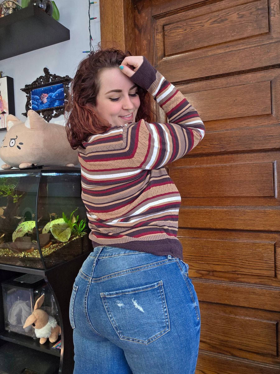 indica189093's tweet photo. I used to hate jeans but I sure do appreciate them these days 😇 https://t.co/KfCOauaxpm