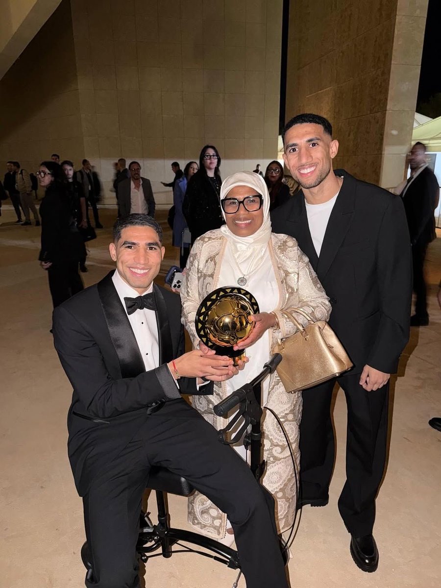 UnscriptedFooty's tweet photo. Mom holding the Ballon, son holding the smile, Wife holding the news. Hakimi really said “Mama before Wifey”😂😂 https://t.co/FeWXZjfXLs