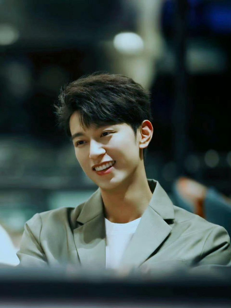 _skangie's tweet photo. Broo orang secakep ini dibilang ga memenuhi standar beauty, liat seberapa gantengnya dia https://t.co/hm7kH2U5s9