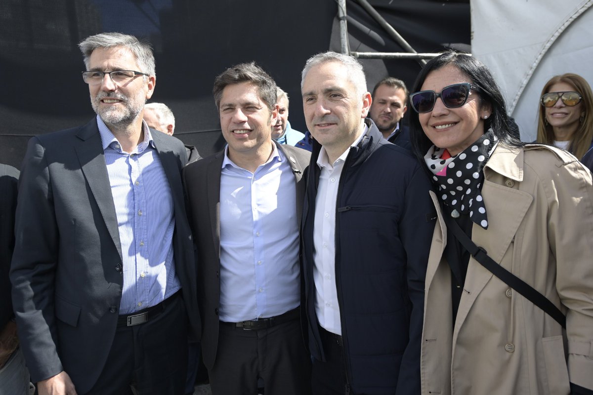 OrgNinezBA's tweet photo. ✅ El gobernador @Kicillofok encabezó el acto del certamen deportivo y cultural más importante del país. Organizado por el Estado a través de @MinDesarrolloBA , de @larroqueandres .

📌 Por el OPNyA, acompañó su directora @andreacaceres81 y el subsecretario @JoseLuisZerillo . https://t.co/ACLeADi2zl