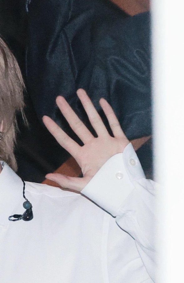 hapbunny_'s tweet photo. 萌萌的脸 配上这一双手真的超爱吧

#A2O #A2OSOUL #ZAI https://t.co/lSXw5WOeuY