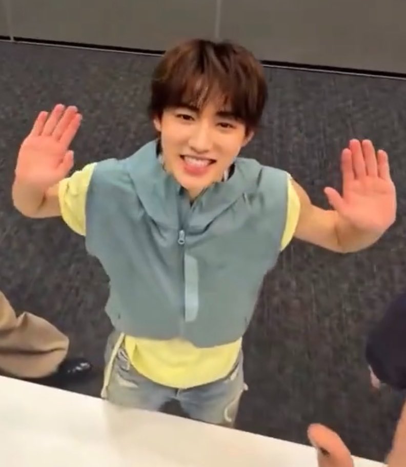 acaiboii's tweet photo. 마틴시점 엉혀니는 유명한 졸귀탱임 https://t.co/kes1FmpQ3s