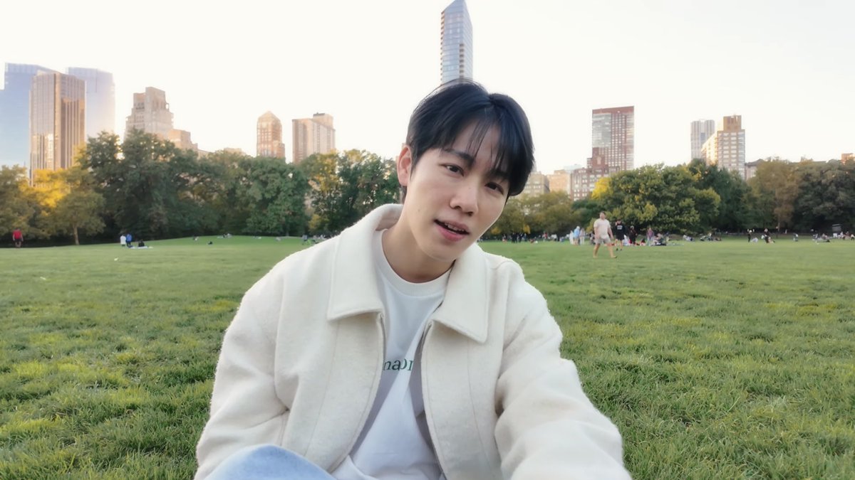 TheoryofYinWar's tweet photo. New York ให้อะไรเรา

3rd OST POLICE IN LOVE
#อย่าให้คิดเองMV
#warwanarat https://t.co/NbsrEBHxI0