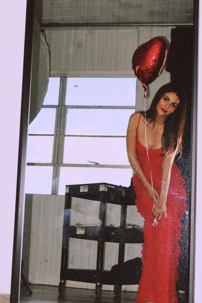 hourlyjustice's tweet photo. Victoria Justice https://t.co/XjXNwe7p0q
