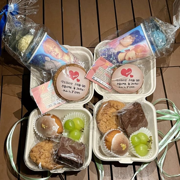 bamgyuiary's tweet photo. Choi soobin, soul of an angel🪽
-a thread
 Soobin who rented a café with his sister and spent the entire night baking treats for moas attending music bank's prerecording. he even made nut-free treats for fans with allergies. How thoughtful is he🥺🤍
#AlwaysWithSoobin #SOOBIN https://t.co/IHZveQ8CH8