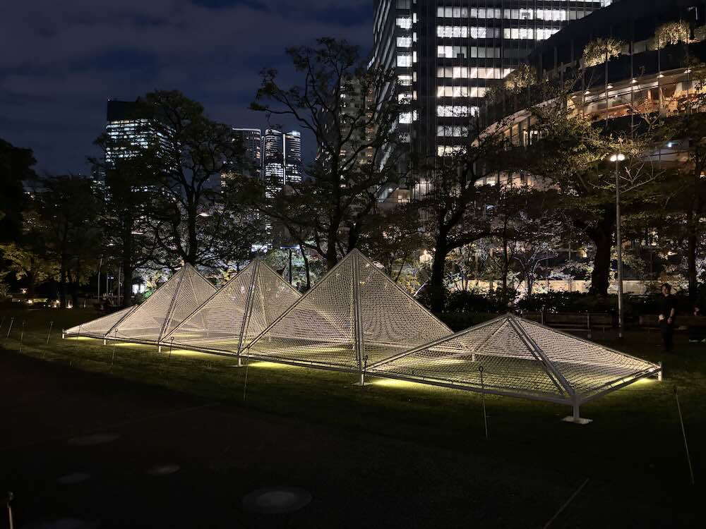 tecture1's tweet photo. #東京ミッドタウン DESIGN LIVE 2026 会場レポート
https://t.co/aV0WFc9cu4
芝生広場 DESIGN LIVE EXHIBITION
永山祐子〈うみのハンモック〉※来週で展示終了
辰野しずか〈木に刻まれた時間〉
NAOKO KAWACHI〈杉の台〉
※画像4点 主催者or出展者提供
#DESIGNLIVE
#TECTUREMAG #TECTUREMAG最新記事 https://t.co/BQnuxKnEcD