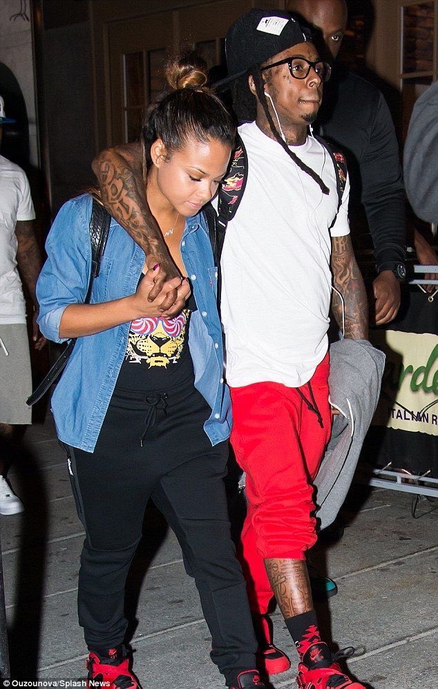 Ayesha_diaries1's tweet photo. I’m sorry but I don’t see anything attractive about this dude, am wondering what really caught her eye 😭 https://t.co/MbHwP2xi4l