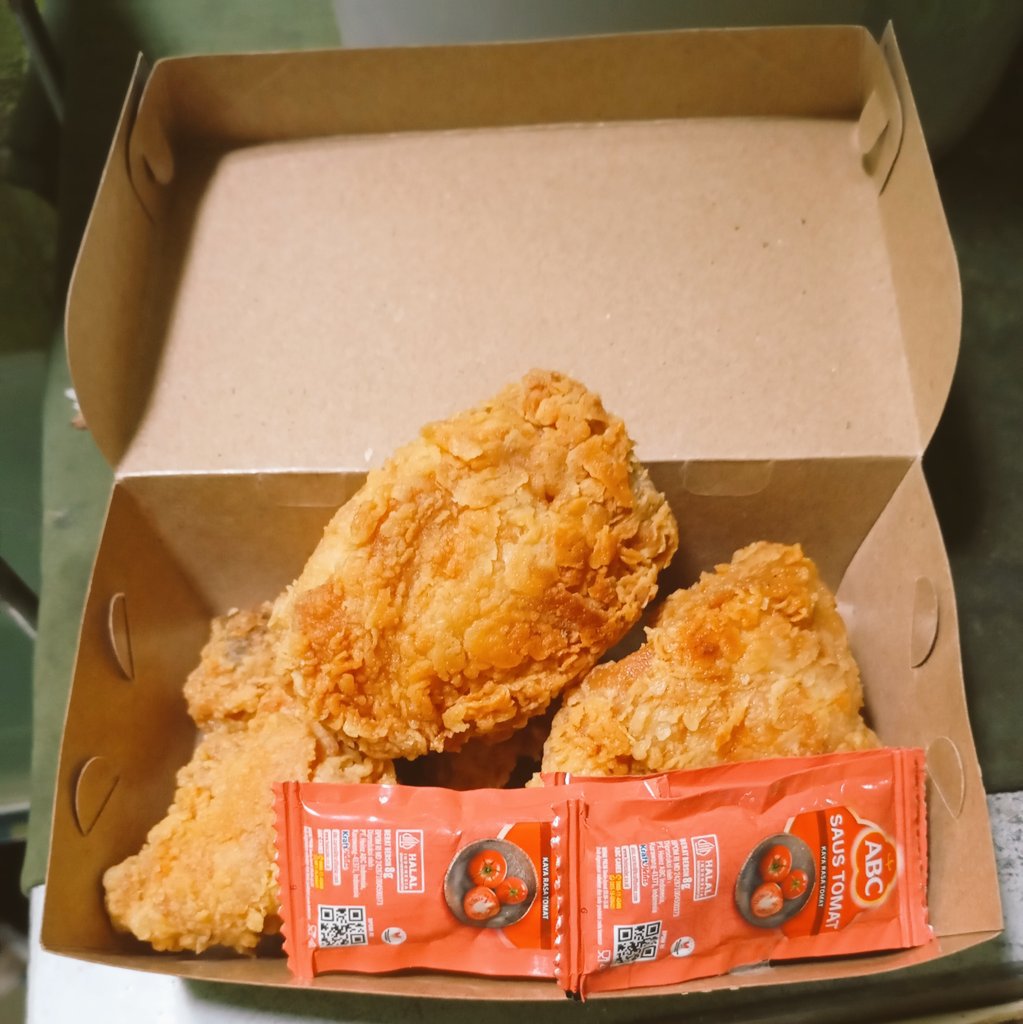 dxazes's tweet photo. suka masak, suka makan, suka belanja. tapi belum ada yg menafkahi AHAHAHAHAHAHAHAHA https://t.co/NPxIBK8kEk