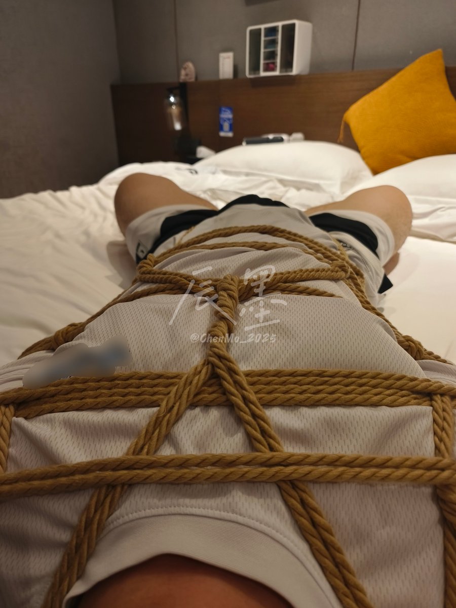 ChenMo_2025's tweet photo. 今晚就这样捆着过夜吧 https://t.co/GY9mfhvHs9