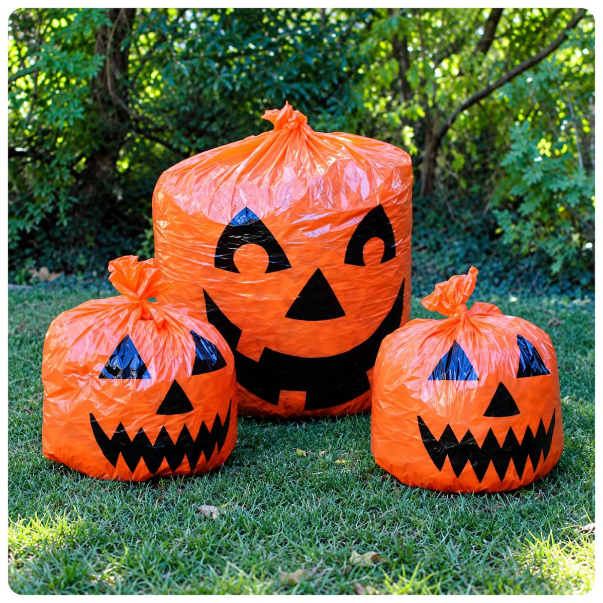 90stalgic's tweet photo. Peak 90s Halloween yard decor https://t.co/DQT9NZimF4