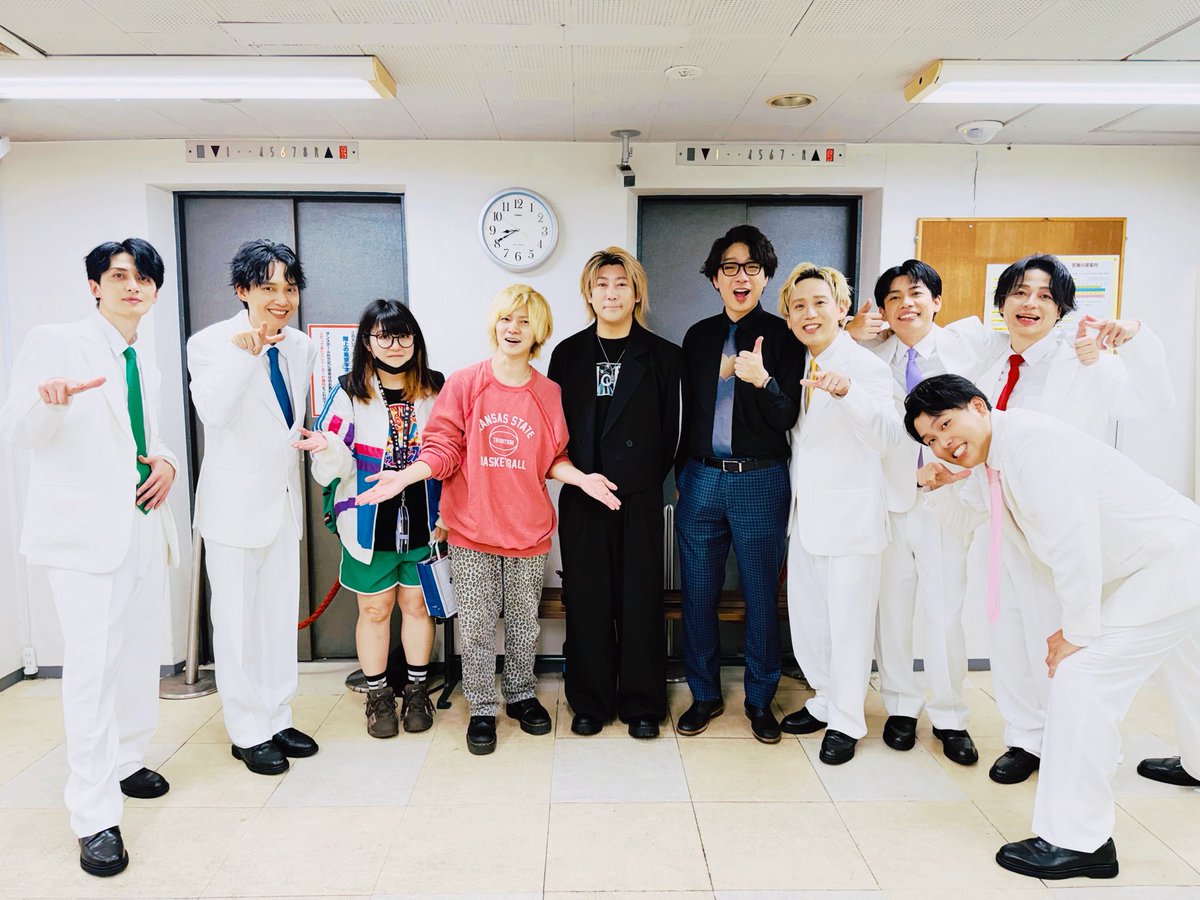 Shinnosuke_Syn's tweet photo. 漫烈の皆さま東京公演お疲れ様でした！

2曲ギター弾いてくれてるウル寿司の加部ちゃんと、DJ友達でアイドルオタのNachu（ゆけむりDJs）さんと一緒に観覧してきました

ジェリー参加の新曲も楽しみ😊

#漫烈 https://t.co/qlqqgOLRnt