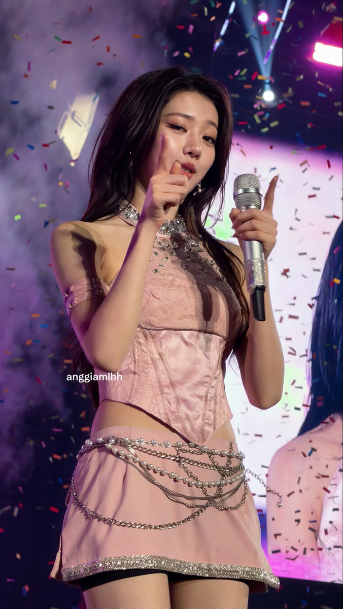 anggiamlhh's tweet photo. RORA WITH CONFETTI✨🩷🫶🏻🎉
Unreal banget ini soulmate gweh😭🥹

#RORA #BABYMONSTER #로라 #베이비몬스터 https://t.co/zLekQ3uVCL