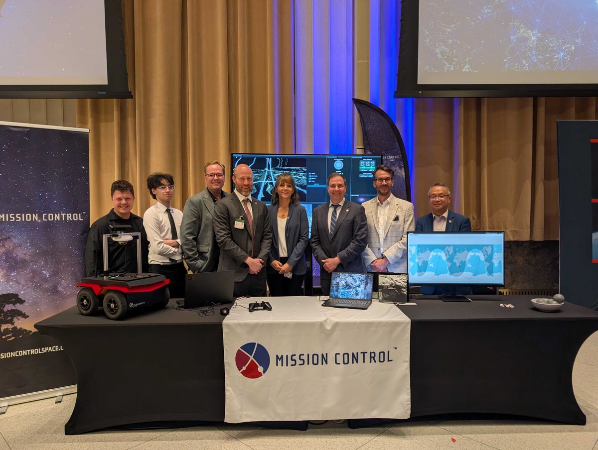 MissionCtrlSS's tweet photo. Fantastic evening at #Spacebound connecting with colleagues, partners, and new faces from across Canada’s space community. Thanks to Jeremy Hansen for sharing his vision for the future of Canadian space. 🚀 See you Wednesday at our networking reception! https://t.co/9IumKzNAJN