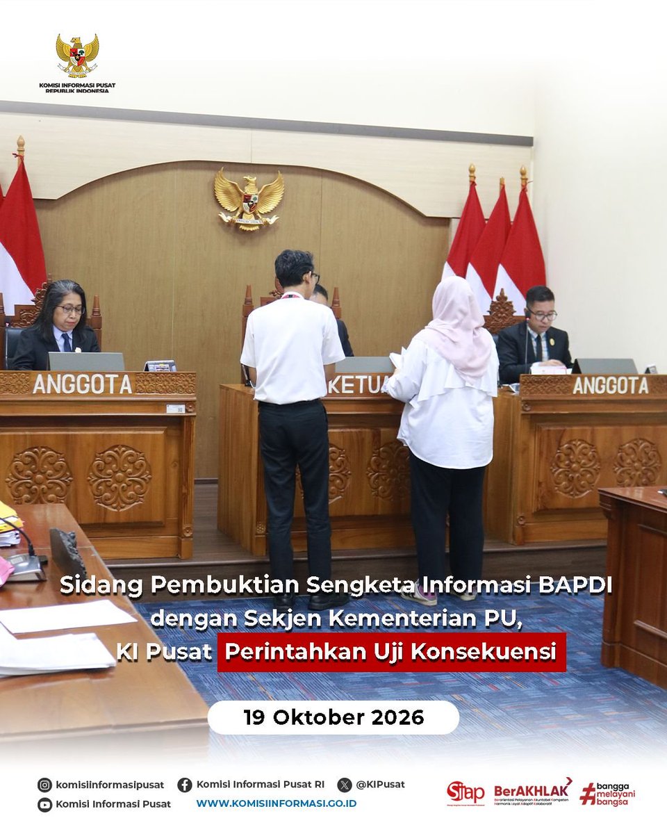 KIPusat's tweet photo. Apa dasar pengecualian informasi dalam dokumen pengadaan barang dan jasa?

Komisi Informasi Pusat mendalami persoalan tersebut dalam sidang pembuktian lanjutan sengketa informasi antara Badan Aktivis Patriot Demokrasi Indonesia (BAPDI) dan Ditjen Cipta Karya Kementerian Pekerjaan Umum, Senin (19/10).

Dalam Register 017/IV/KIP-PSI/2025, sengketa berfokus pada permohonan lima dokumen paket kegiatan pengadaan barang dan jasa yang dinyatakan dikecualikan oleh Termohon. Sementara itu, dalam Register 040/VIII/KIP-PSI/2025, Majelis meminta Termohon melengkapi dokumen hasil Uji Konsekuensi serta Pemohon menyusun kesimpulan berdasarkan fakta dan data konkret.

“Jika ingin menyatakan suatu informasi itu dikecualikan, maka wajib melakukan proses pengujian sebagaimana diatur dalam PERKI Nomor 1 Tahun 2021 tentang Standar Layanan Informasi Publik. Penetapan tersebut tidak bisa hanya mendasarkan pada asumsi, melainkan harus memiliki landasan yang kuat,” tegas Arman Fauzi, Ketua Majelis Komisioner.

Pengecualian informasi harus melalui pengujian konsekuensi sesuai ketentuan yang berlaku. Dengan demikian, pembatasan akses informasi memiliki dasar yang dapat dipertanggungjawabkan, sementara hak publik atas informasi tetap terlindungi.

Simak selengkapnya pada konten berikut ✨

#bukainformasipublik #hakandauntuktahu