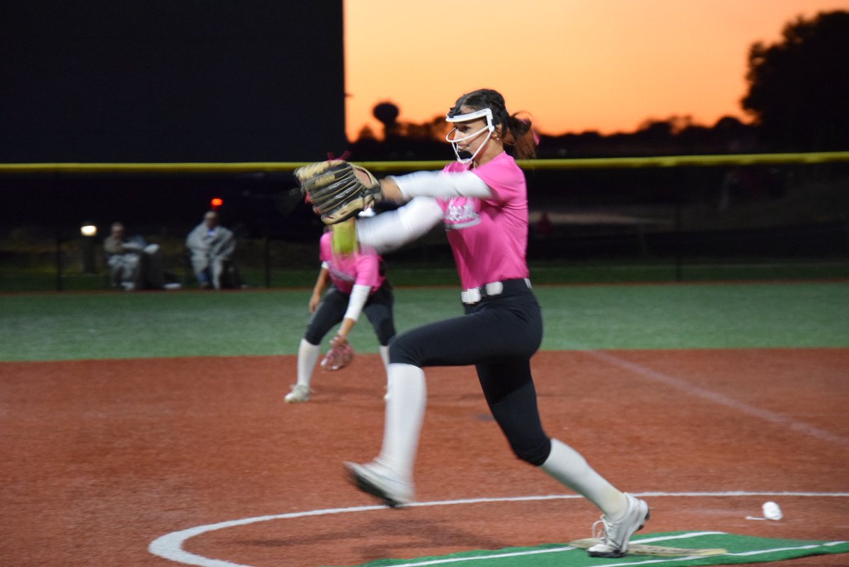 LilyPerocho2028's tweet photo. Great weekend at Easton Elite in the ⭕️!
6 IP, 6 K, 2 PO, 1 ER

I had the opportunity to hit a few weeks ago in Indy!  I hadn’t hit in a game since early June. Opened up with a triple and double!  @Coach__MKC @MCCheetahs @UofL_CoachHolly @GriffJ_13 @sabbyBsabs @AllyAlexanderrr @dee11davis @coach_ruechel