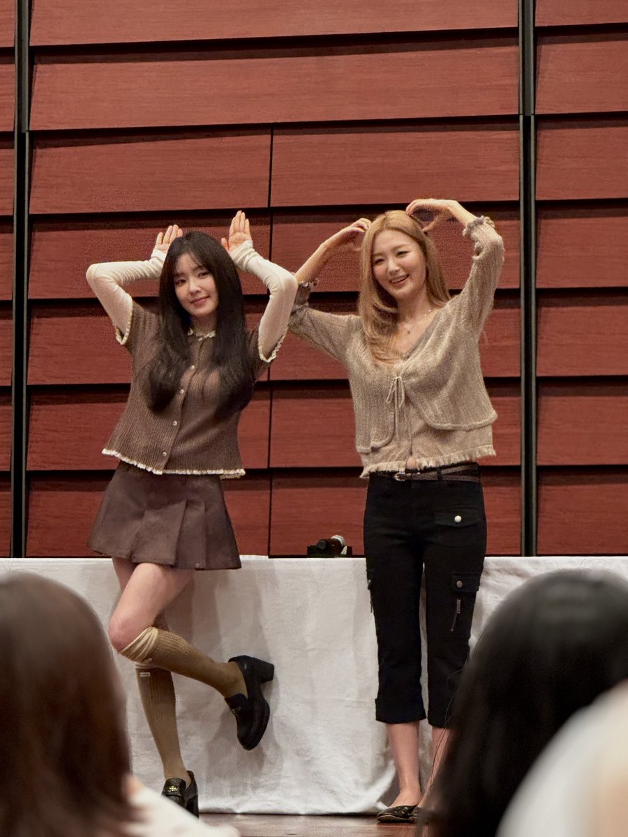 seurrene_'s tweet photo. aseul today 🐰🐻 https://t.co/w2ZQ3pd9t3
