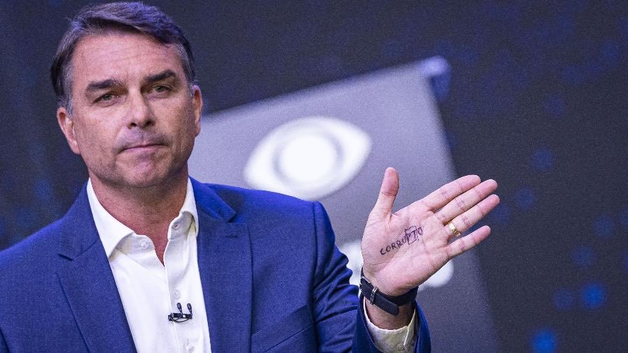 pablolivsk's tweet photo. @Maisa_Felix_ @FlavioBolsonaro quem não abriu o sigilo foi o teu candidato, quem é corrupto agora? 

fora o vice acusado de estupro
fora o pai preso por golpe de estado
ah e vorcaro!!!! 

#AbreOSigiloFlavio #FlaviobolsonarocasoAnaClara #ExercitoDoLula #MelhorasJanones https://t.co/xmRpqExueo