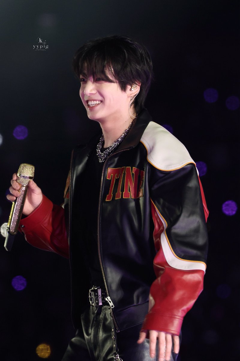YYPIG97's tweet photo. 261017 SANTIAGO

These seductive little expressions. 😏

 #정국 #JUNGKOOK @BTS_twt #방탄소년단
#BTS_WORLDTOUR_ARIRANG_SANTIAGO https://t.co/EpzqhWMN2D