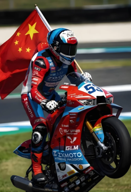 ElementsCC3's tweet photo. 🏁歷史一刻！中國摩托車站上世界領獎台！
#张雪 機車首戰WSBK，就斬獲年度製造商季軍，車手德比斯更拿下年度亞軍。力壓歐美日老牌勁旅，與雅馬哈、杜卡迪同列前三。
從葡萄牙站包攬雙冠，到四站六勝，這抹中國紅讓世界賽道記住了東方引擎的轟鳴。
國貨當自強，油門到底，繼續衝！🇨🇳
#WSBK #Canton Fair https://t.co/nrbbxtXszN