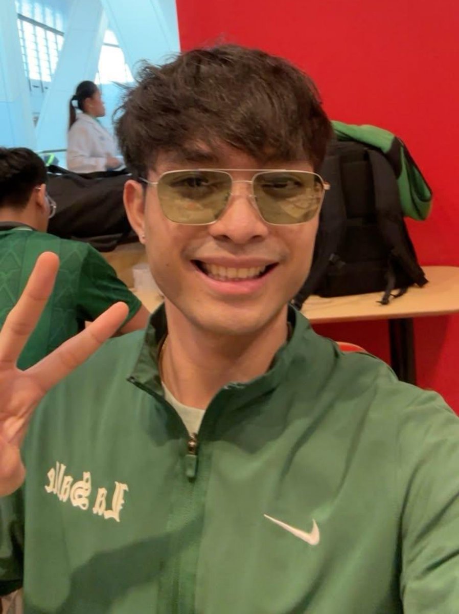 ruimanlover's tweet photo. iman with shades is something i didn't know i needed until today 🤓 https://t.co/gsm5tSdUic