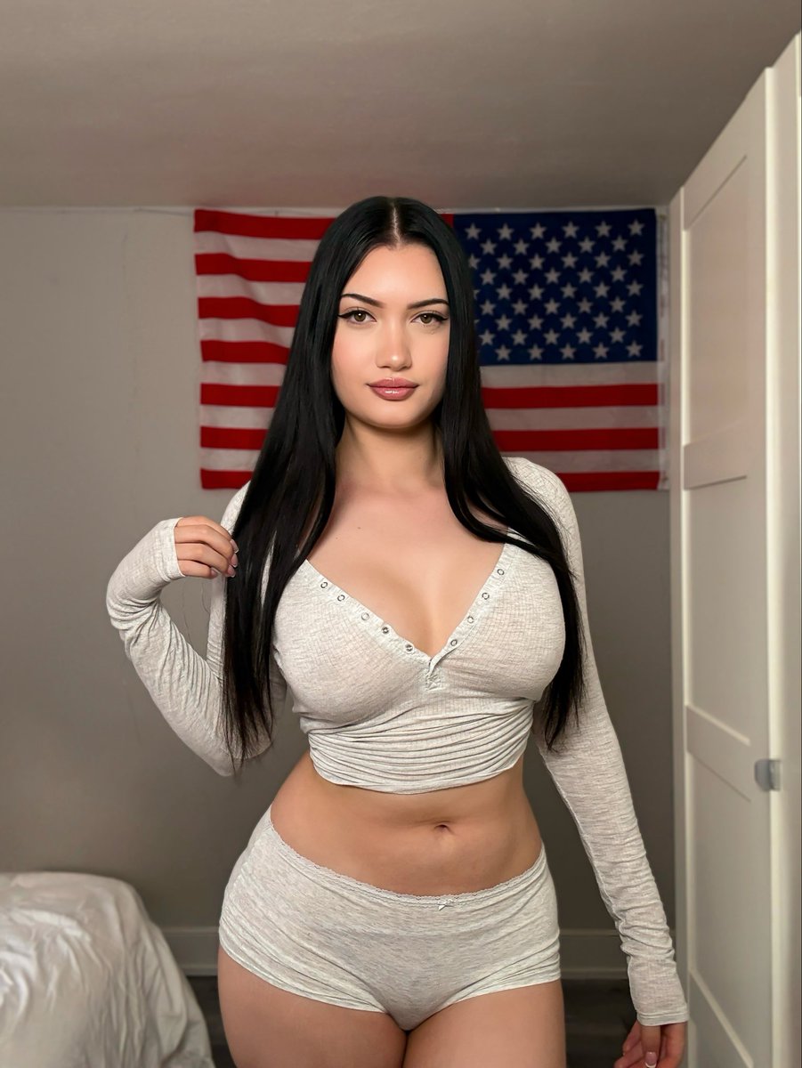 princesslamiii's tweet photo. ur fav latina mwah https://t.co/gMhDOIsgVd