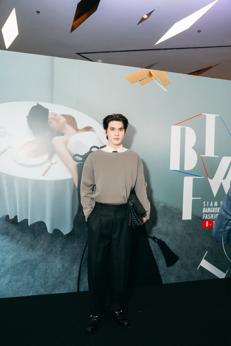 iQIYIArtist_TH's tweet photo. แบงค์กี้ - ร่วมชมแฟชั่นโชว์ในงาน Siam Paragon BIFW2026 ในแบรนด์ VVON SUGUNNASIL presented by XPENG 

#SiamParagonBIFW2026xISBANKY 
#ISBANKY #BIFW2026
#iQIYIArtistTH https://t.co/HJ5pdOVXgX