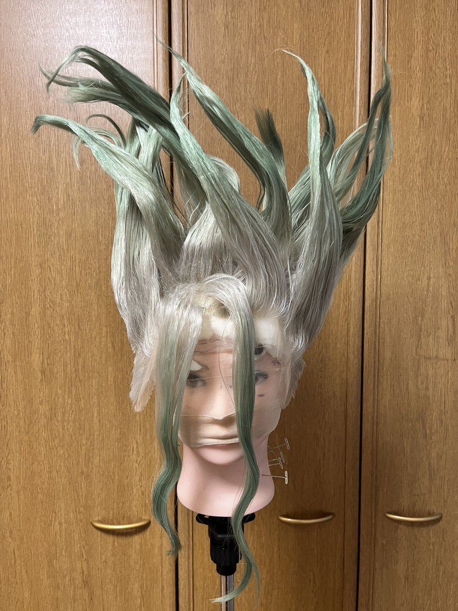 ikko_coscamera's tweet photo. メルカリのウィッグオーダーで4枚目のキャラをお願いして、材料費込みで約36,000円払って届いたのがこれなんですけど酷くないか😂😂😂😂
それとも36,000円なら妥当なの！？教えて有識者😂😂😂😂😂😂😂 https://t.co/TJmGuyxxbs