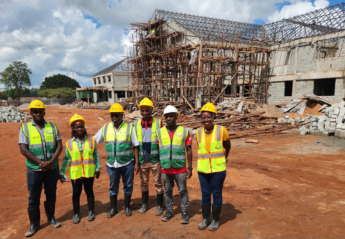 rogersbyamukama's tweet photo. Visited #Masindi hospital Ugx 58Bn redevelopment works & I was impressed by the progress so far. Quite confident @NECUPDF will meet the #Afcon deadlines.
@OgwangOgwang @MinofHealthUG @RobinahNabbanja @BaryomunsiChris https://t.co/9uEzRYlGWF