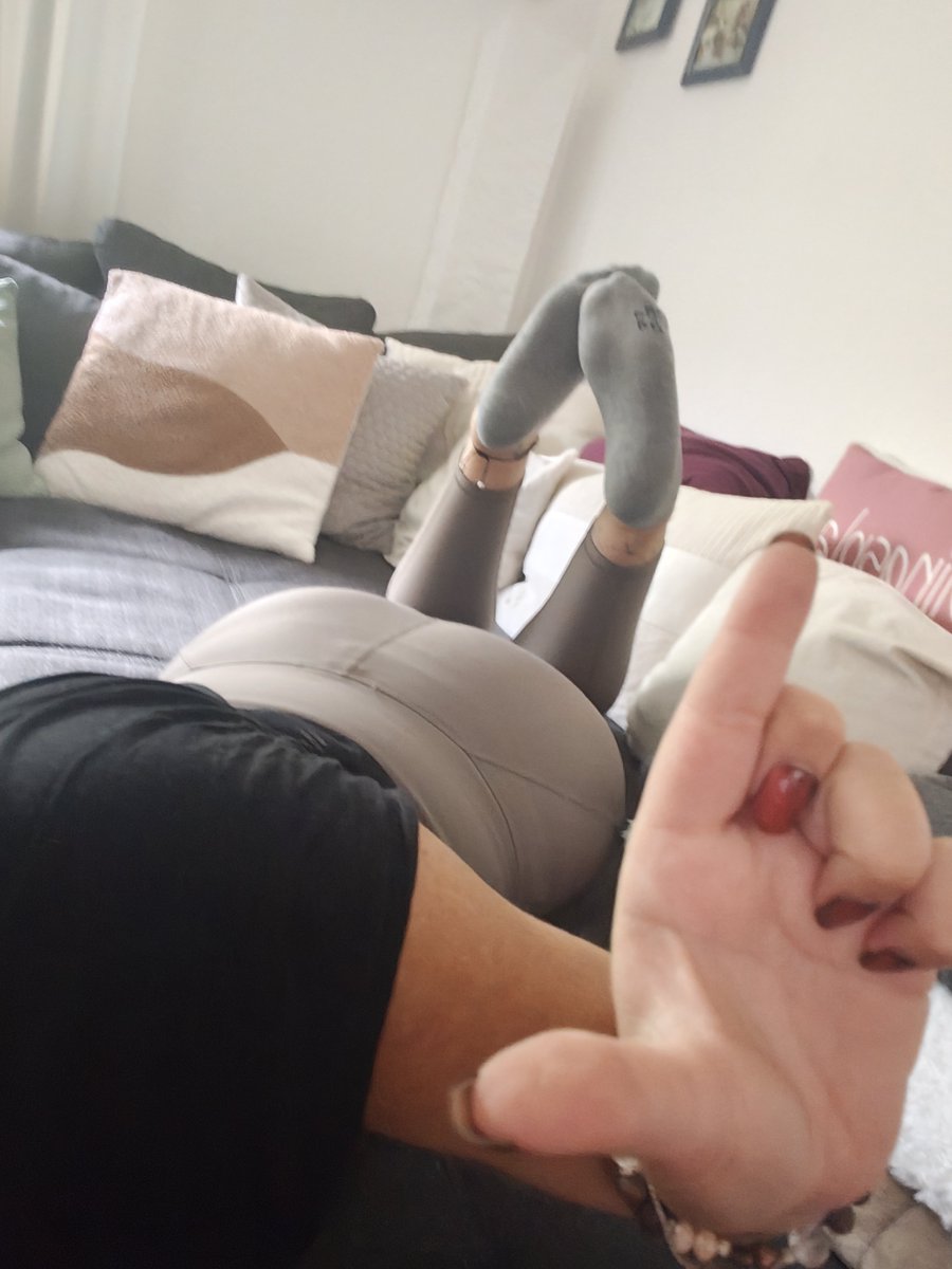 ChristinaM4446's tweet photo. Guten Morgen ihr Loser😏 nur wer bezahlt, bekommt das was er verdient. Also zahlt meinen Kaffee🫰☕😈 #feetfindom #findom #finsub #socken #geldherrin #sockenliebhaber #zahlsklaven #paypigwanted #rtgame @FindomPromoHQ @dommes_rt @RTDoms @SupporterSebi https://t.co/ROy0MfxPMi