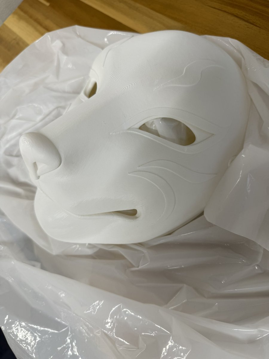 BMnekotail's tweet photo. お面を3Dプリンターで作ってみました
こちらに塗装を施してゆきます！

#東京百鬼夜行 #東京百鬼夜行2026 
#コスプレ #初心者 https://t.co/v0SHW72cRm