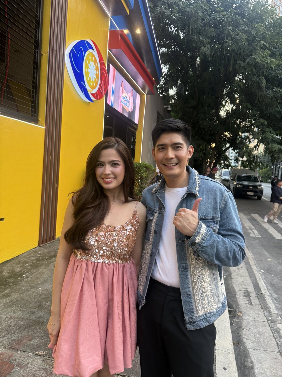 ABSCBNNews's tweet photo. LOOK: The new "Pinoy Big Brother" house facade has been revealed ahead of "PBB Collab 3.0" this October.

ABS-CBN and GMA executives, hosts Robi Domingo and Alexa Ilacad, and Business unit head Marcus Vinuya were present during  the ceremonial unveiling. | via @mjfelipe https://t.co/too8FjaE5D