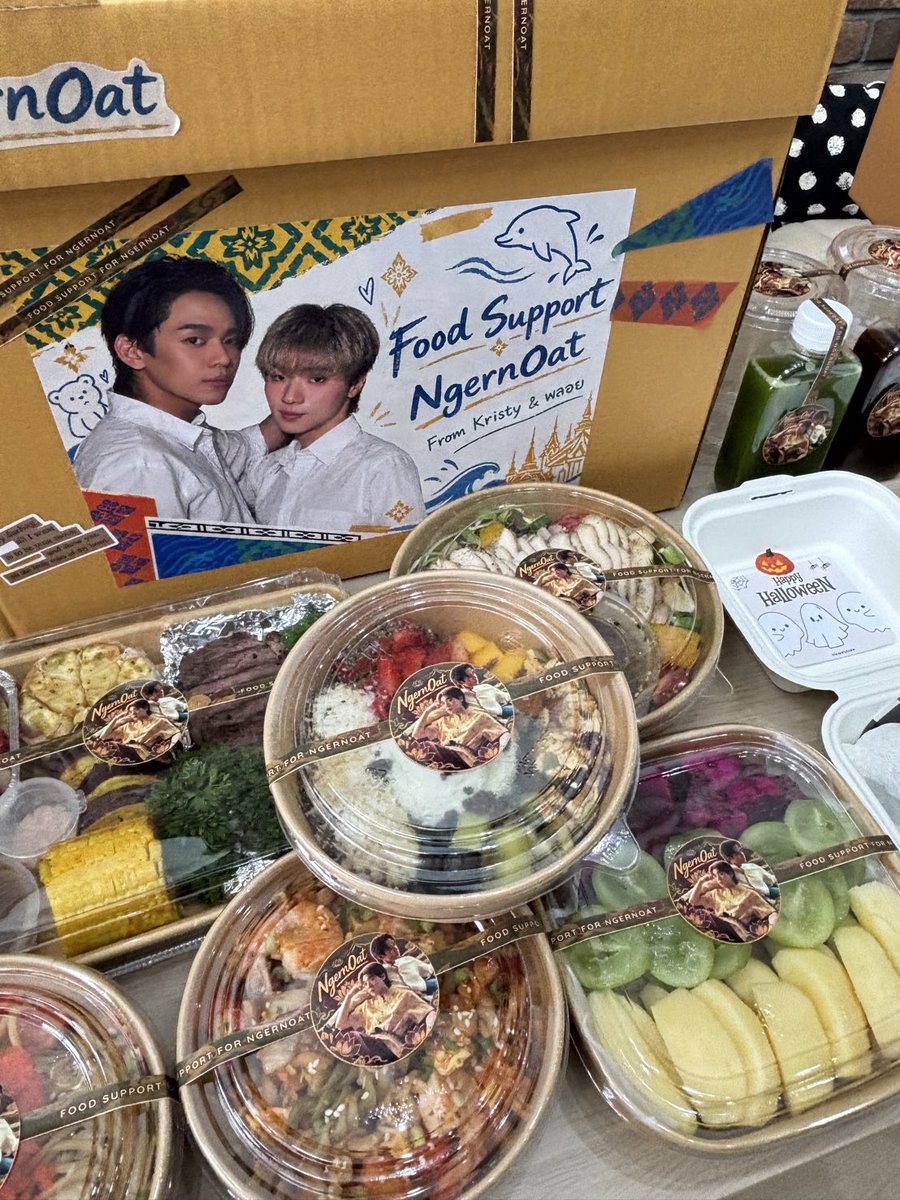 Legendngernnn's tweet photo. #ปิ่นโตของหมีเงิน 🍱🥓🍔🍉
#กล่องข้าวยัยโอ๊ต @heartofoattrtv2 

ขอบคุณ Food Support สำหรับให้พี่เงินน้องโอ๊ตนะคะ🙏🏻🩶🩵

🥩🥗🍗🦐🍛🍌🍇🍎🍡

@0223Ning @karkarkristy 

@legendngern @oattrttt 
#ngernnn #oattrttt 
#เงินโอ๊ต #NgernOat https://t.co/sUNnofL3UR